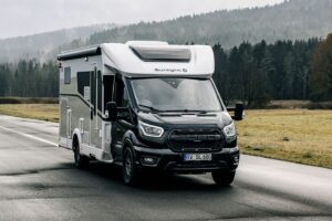 Sunlight half-integraal camper op Ford Transit